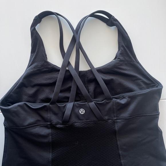 Lululemon yoga top with flower pattern (size 8) - Picture 4 of 4